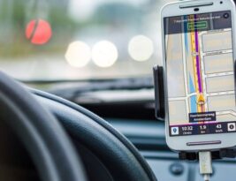 What Are the Differences between Gps and Traditional Navigational Tools?